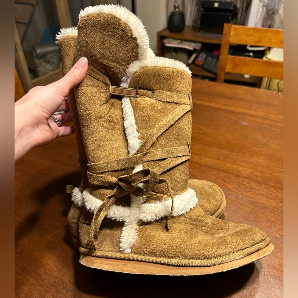 Women’s fuzzy boots size 8